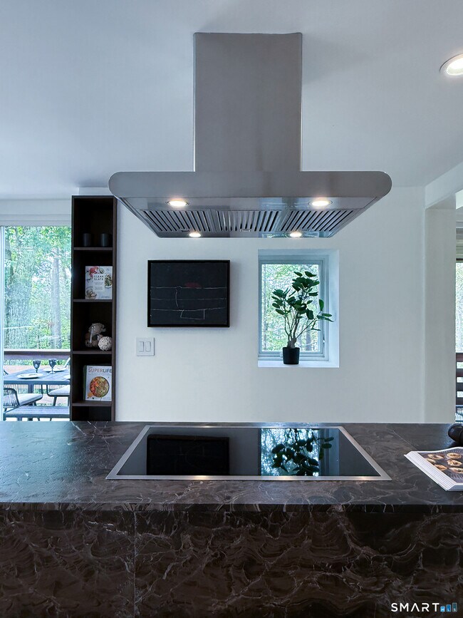 Building Photo - 110 Sharon Rd