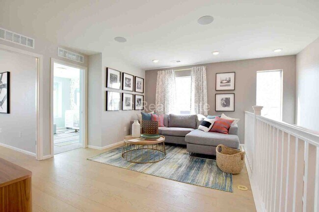 Building Photo - Bonus Loft!