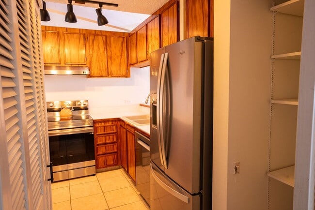 Building Photo - Unfurnished 3 bedroom 3 bath condo with oc...