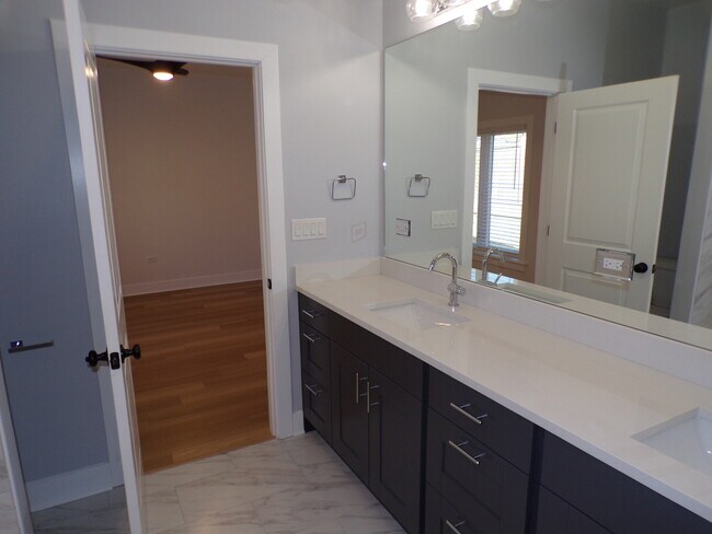 Building Photo - 33476 N Evergreen Dr