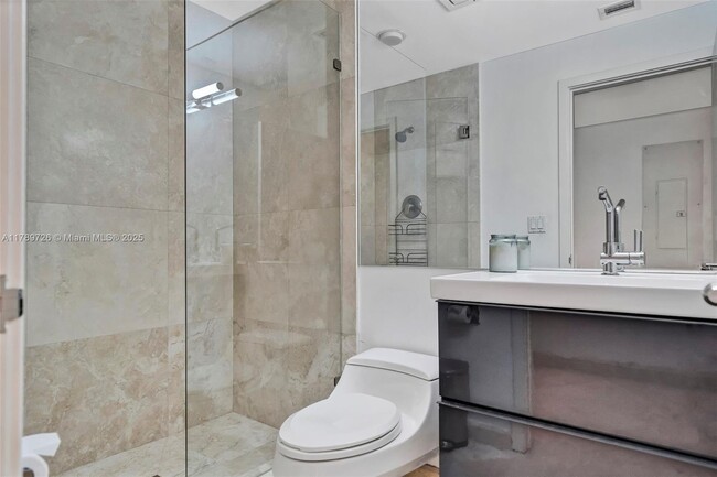 Building Photo - 19227 Fisher Island Dr