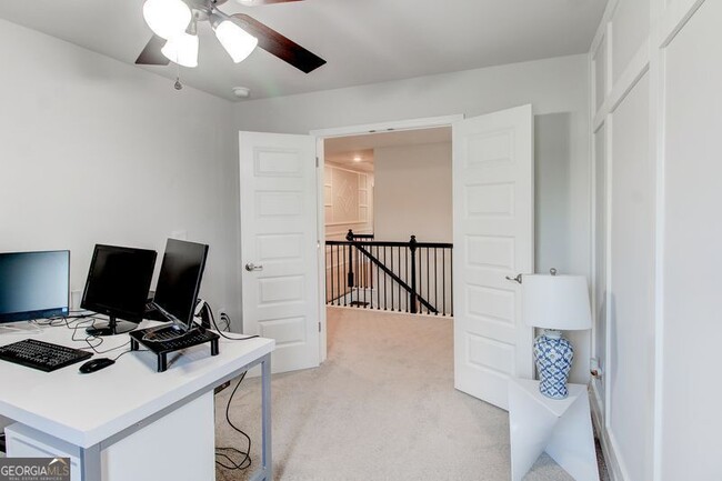 Building Photo - 3617 Chestnut Oak St