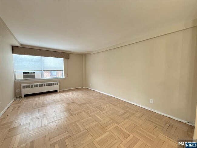 Building Photo - 1450 Palisade Ave