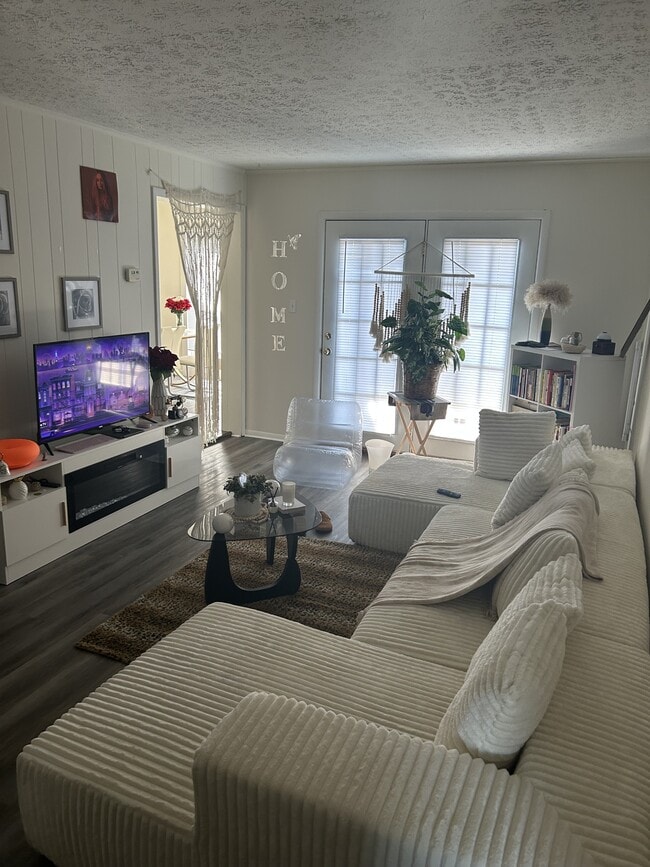 Building Photo - 2523 W Monroe St