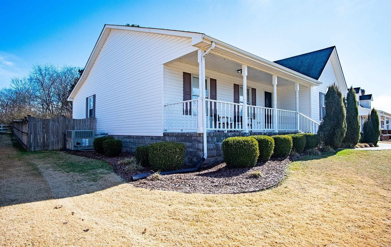 Building Photo - 304 Twin Oak Dr