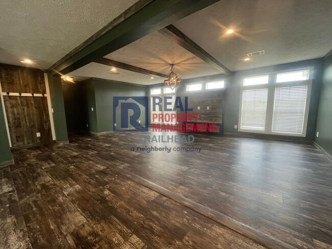 Building Photo - 3 Bed / 2 Bath Farmhouse Styled Home – Move In Ready