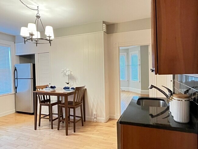 Building Photo - 128 Chestnut St