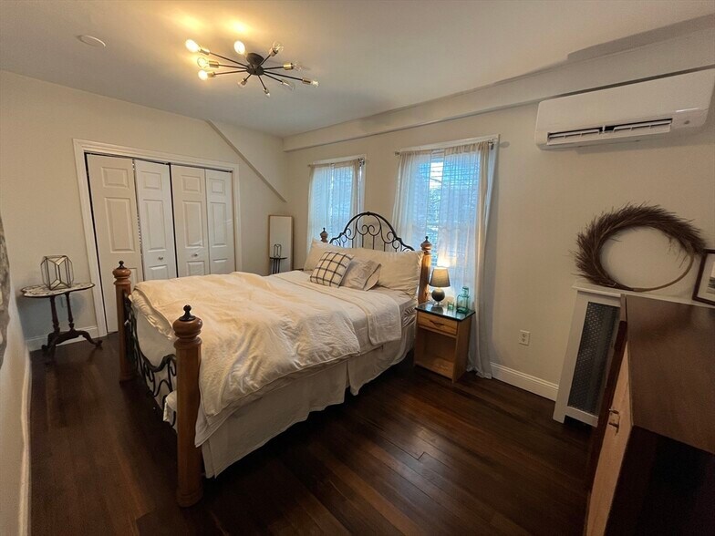 Building Photo - 32 Hautevale St