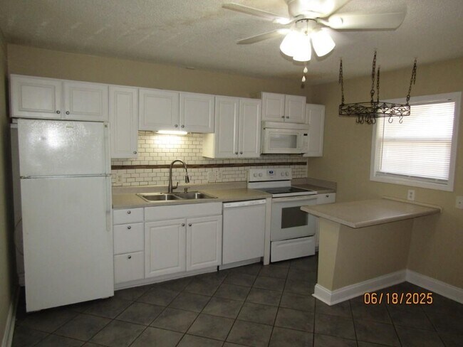 Building Photo - 4150 Horseshoe Rd N