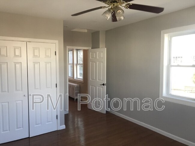 Building Photo - 344 Main St