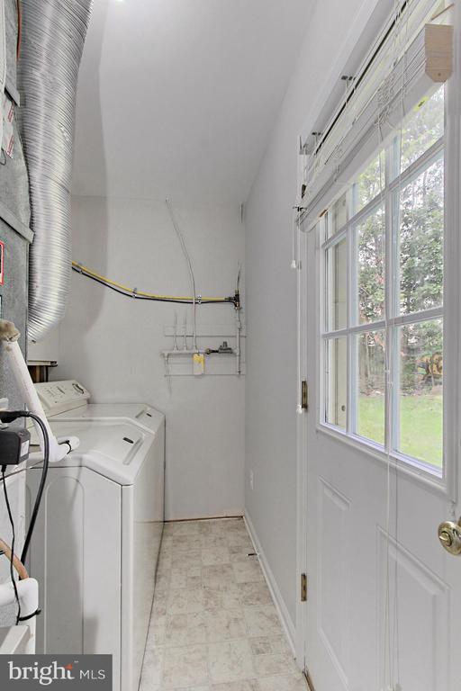 Building Photo - 20585 Triple Crown Ct