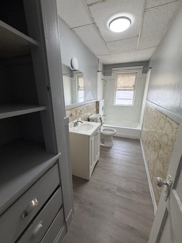 Building Photo - 1557 Cohassett Ave
