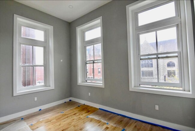 Building Photo - 1523 W Girard Ave