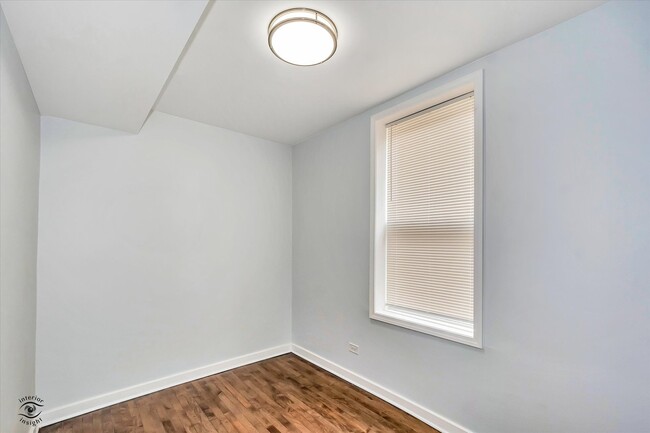 Building Photo - 3000 W 40th St