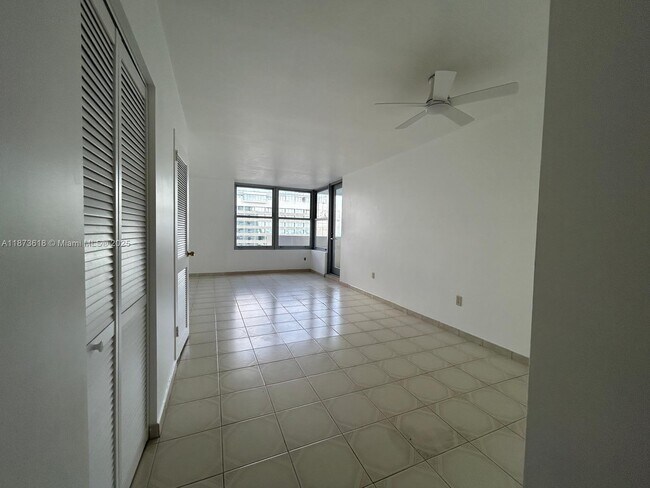 Building Photo - 2899 Collins Ave