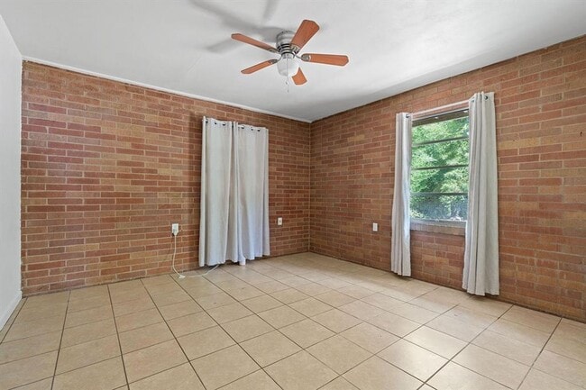 Building Photo - 2205-2205 Alta Vista Ave