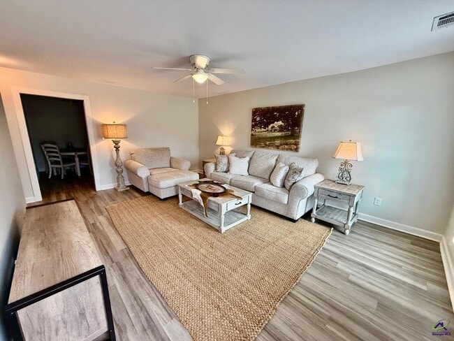 Building Photo - 100 Webster Wy