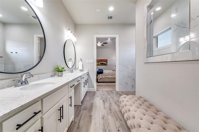 Building Photo - 3945 Wellesley Ave