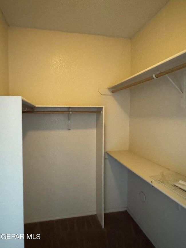 Building Photo - 10899 Northview Dr