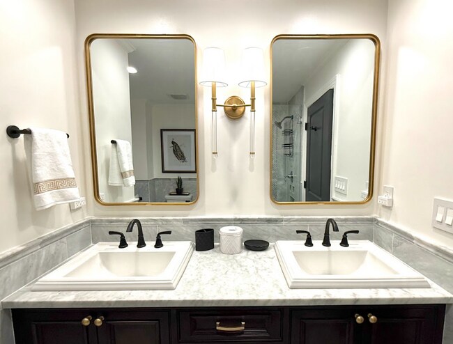 Building Photo - Newly Renovated Condo in the Heart of Downtown