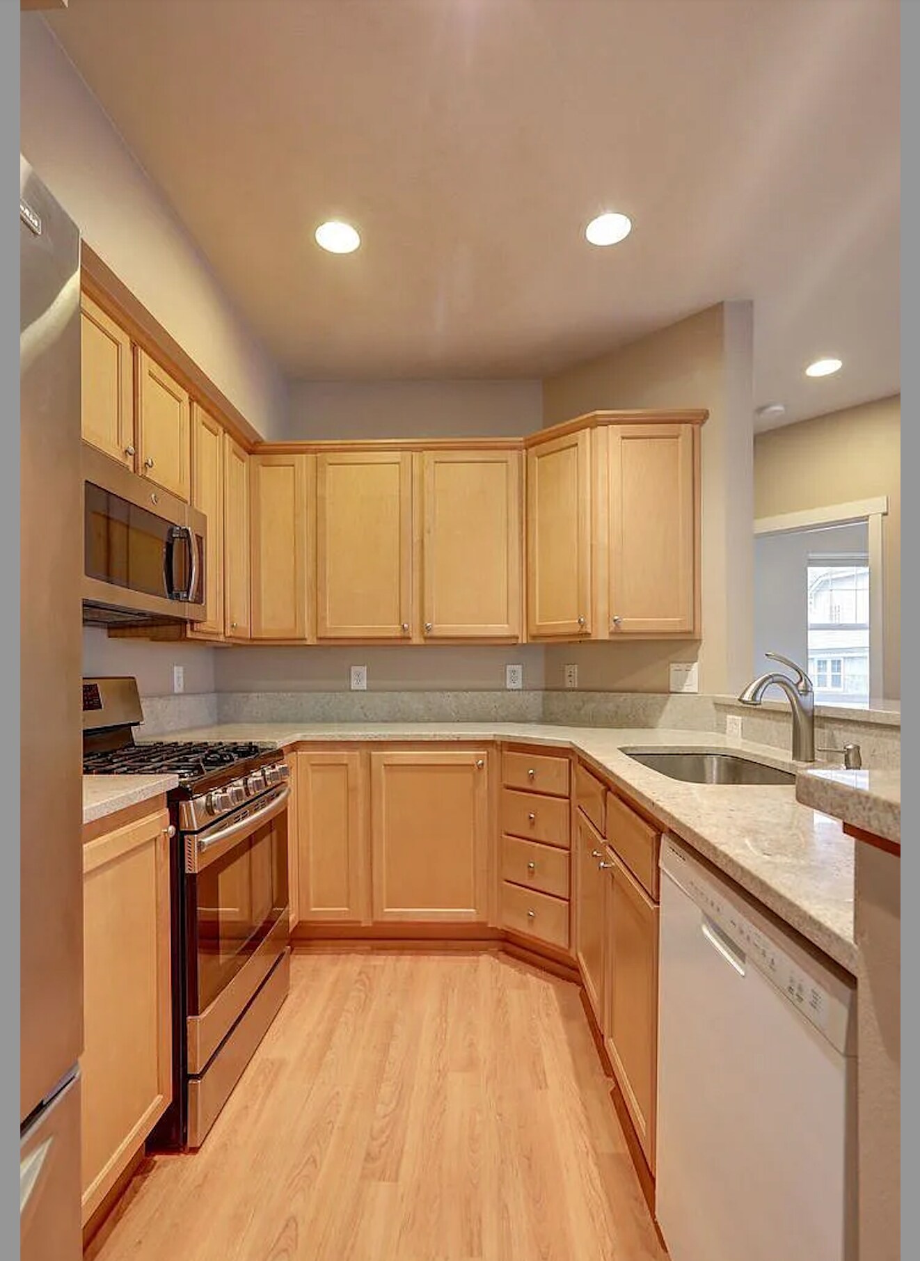 Kitchen - 1601 NE Katsura St