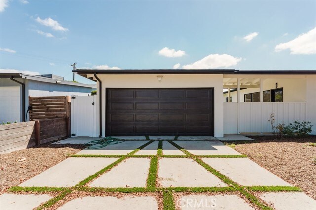 Building Photo - 6021 E Oakbrook St