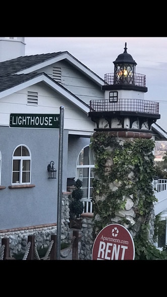 Building Photo - 706 W 29th St