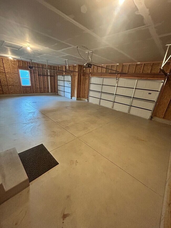 Building Photo - 3837 Delia Dr