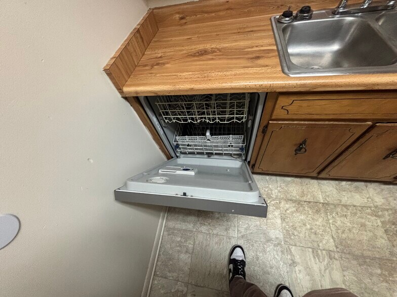 Building Photo - 256 N Berthe Ave