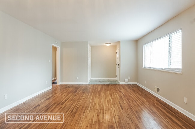 Building Photo - 325 16th Ave SW