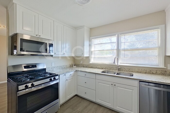 Building Photo - 1509 Bell St