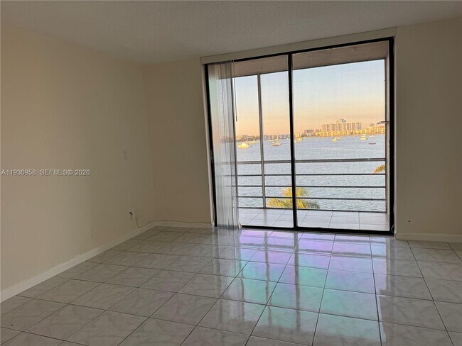 Building Photo - 2821 N Miami Beach Blvd