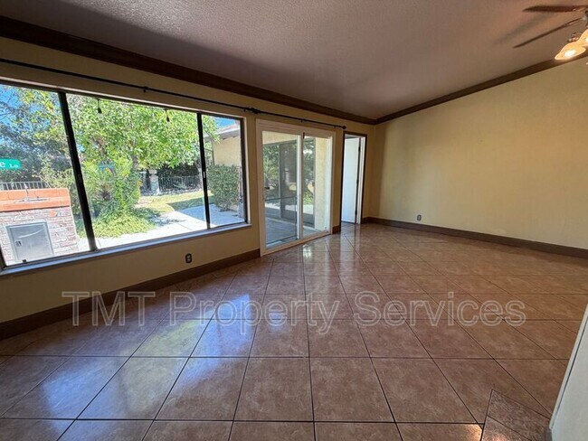Building Photo - 930 Graywood Cir