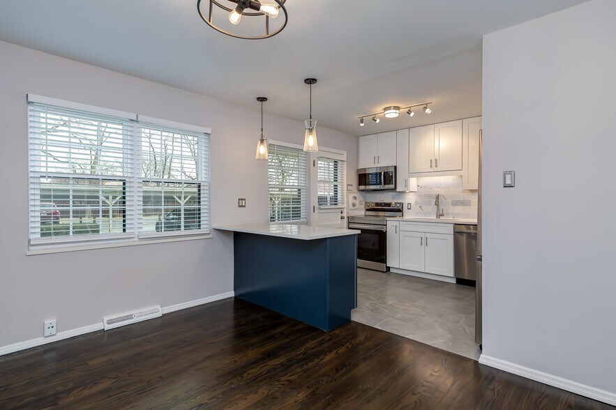 Building Photo - 235 W Washington Ave