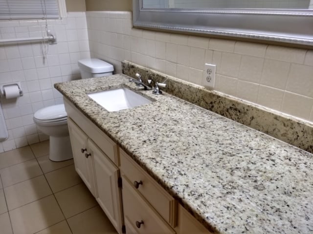 Main Bathroom - 201 North Mills Street