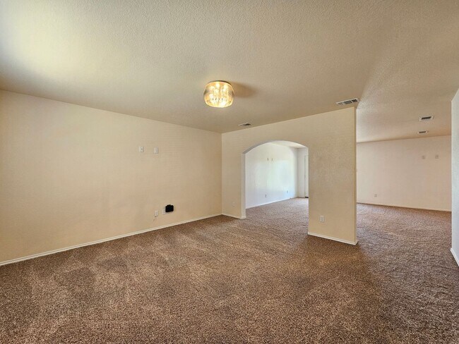 Building Photo - BRAND NEW FLOORING - AVAILABLE & MOVE-IN READY!