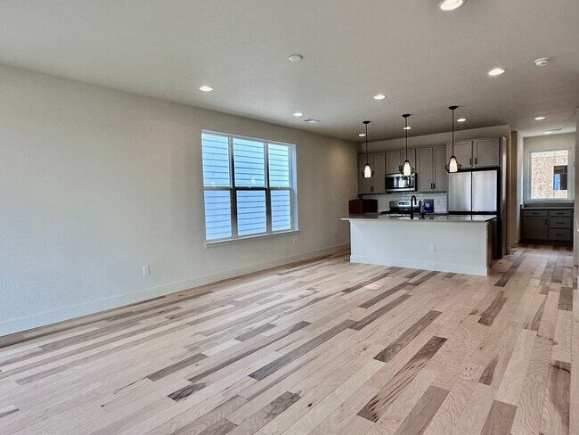 Building Photo - Luxury 3 Bedroom Townhome in the Heart of ...