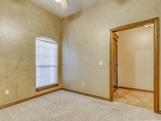 Building Photo - Highly Sought After Stonebridge Addition +...