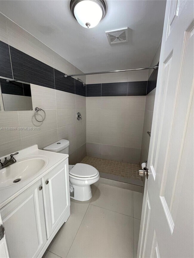 Building Photo - 180 NE 12th Ave