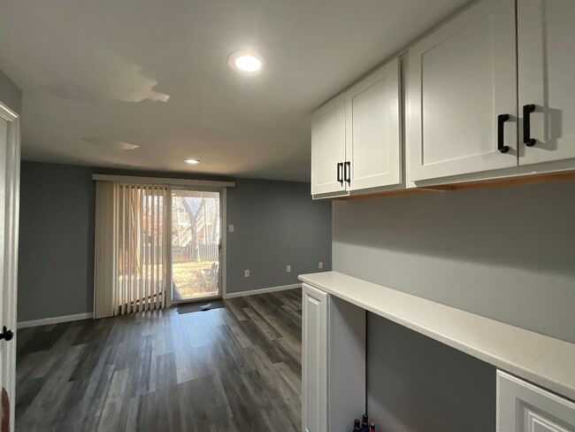 Building Photo - Beautiful 2BR 2BA 3 level townhome located in the Bowling Brook Farms Community