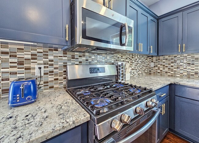 Building Photo - 588 SW 197th Pl