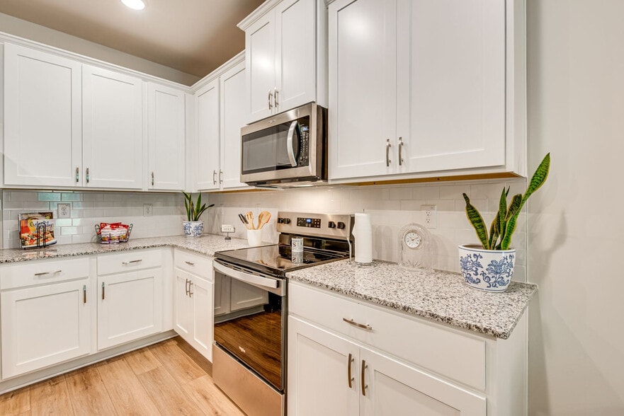Building Photo - 4252 Notting Hill Dr SW