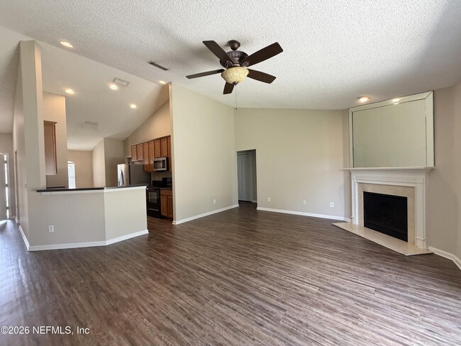 Building Photo - 6902 Southern Oaks Dr W