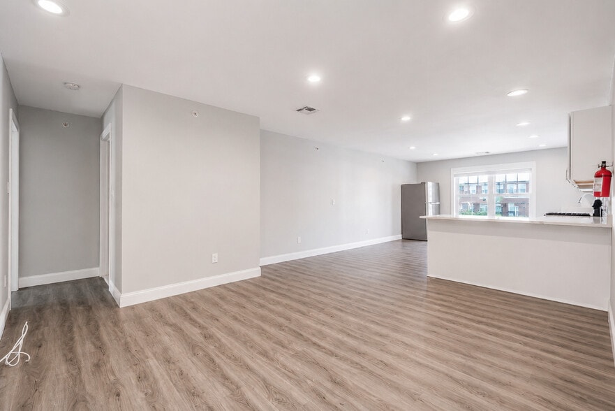 Building Photo - 35 2nd St