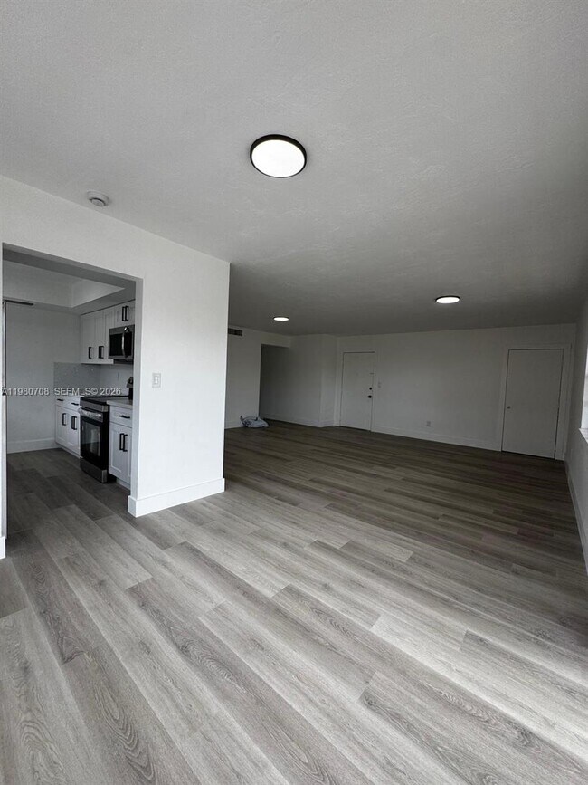 Building Photo - 11840 NE 19th Dr