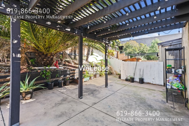 Building Photo - 1886 Manzana Way