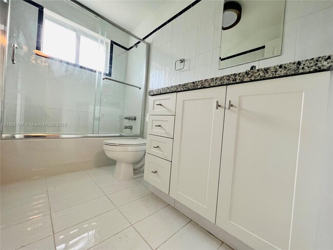 Building Photo - 2033 Calais Dr