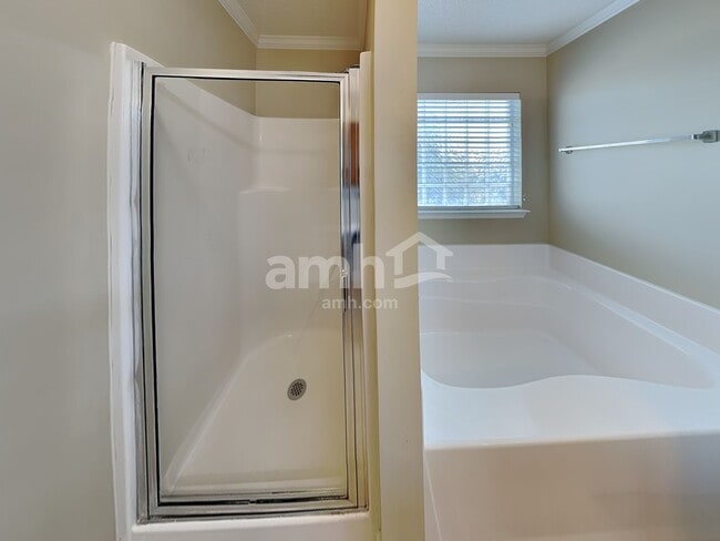 Building Photo - 5935 Eastridge Ct