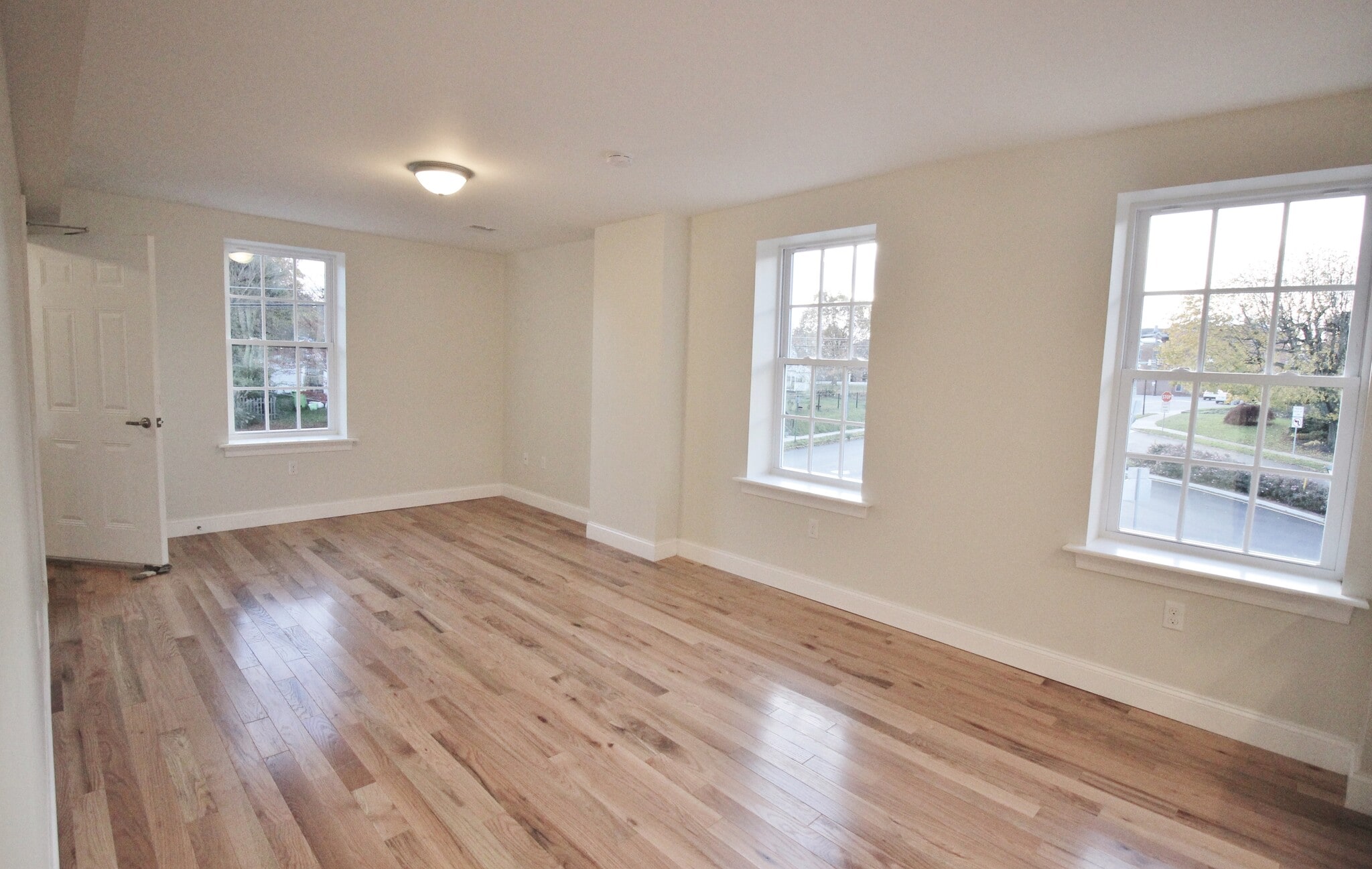 Building Photo - 37 Pine St