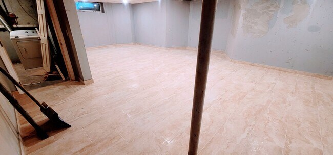 Building Photo - 3-Story Townhouse with Central Heat, AC and 2 Parking Spots Included